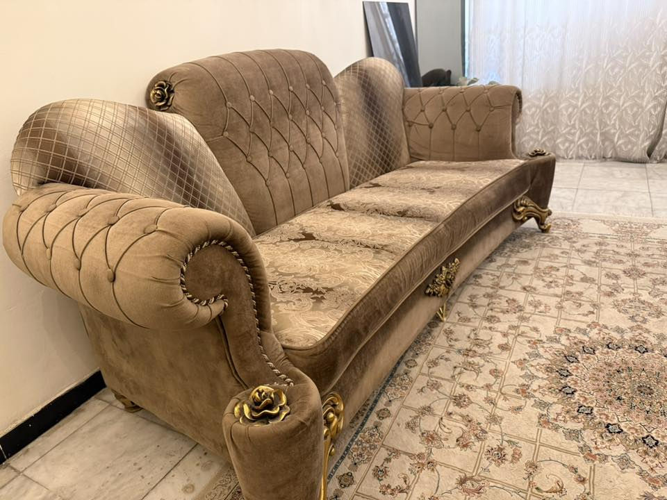 السلام عليكم كل عام وأنتم بخير تخم قنفات درجه اولى مشتري من هوم سنتر ب 2500 مكاني الكراده اريده ب1250 وبي مجال ***********
