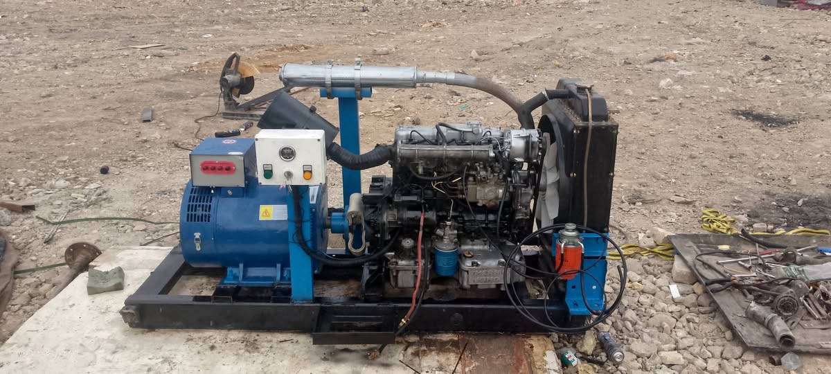 السلام عليكم ورحمه الله وبركاته
مولدة للبيع تنصيب جديد مكينة ازوزة غنية عن التعريف ضمان ١٠ايام  لاتنقيص ولا تبخير راس توليد ثري فيز 30كيفي نحاس 100% للاستفسار الاتصال على الرقم التالي ***********العنوان بغداد جرف النداف مقابيل معمل ثلج العساف القديم السعر 23وبيها مجال قليل ( للعلم يوجود ١٥كيفي أيضا مكينة كابوتة )
