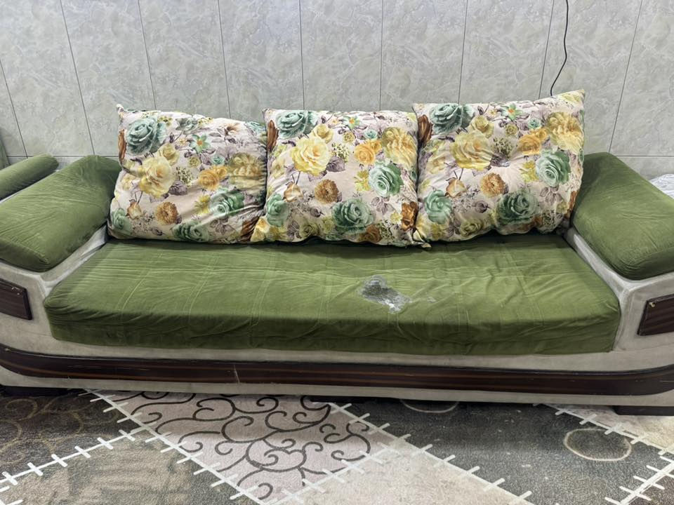 تخم نظيف للبيع ١٠ مقاعد 
السعر ١٥٠ الف العنوان حي الامين نواب الظباط ***********
