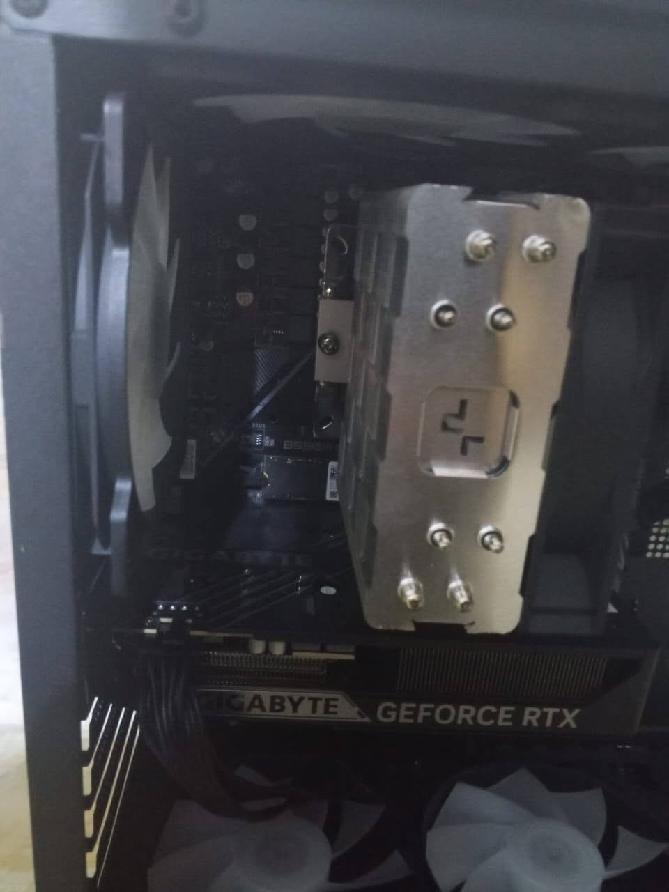 السلام عليكم 
بيسي كيمنك للبيع جديد غير مستعمل
R5 5500
5060 8GB GIGABYTE 
B550M K GIGABYTE 
M.2 512gb
Ram 8x2 16gb lexar 3200
Power supply zeus gaming 750W

1,250,000
للاستفسار ***********
