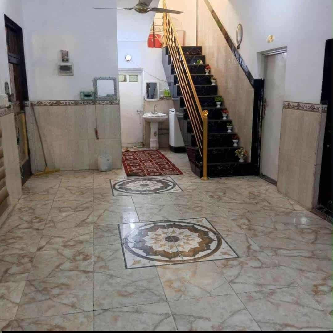 السلام عليكم
بيت   زراعي  ٣٥ مساحة  ٢٢٥ متر مربع واجهة  ١٥ نزال ١٥

شارع  عرض ٨ متر  قرب مخازن الغذئيه  يبعد عن باب الخروج مطار النجف حوالي ٦٠٠ متر 

يتكون من ثلاث غرف نوم  ٦×٤ مع صاله ١١ ×٤ مع استقبال 

٨ ×٤ مع مطبخ ٥×٤  مع اثنان  حمامات  داخليه وخارجيه

مع كراج ومسقف  خدمات ماء  وكهرباء  وطني ومولده شارع  يوجد خطوط لنقل الطلاب  وخدمات بلديه 

السعر المطلوب ٣٩ مليون مع  مجال محدود 

من صاحب الدار مباشره ***********
