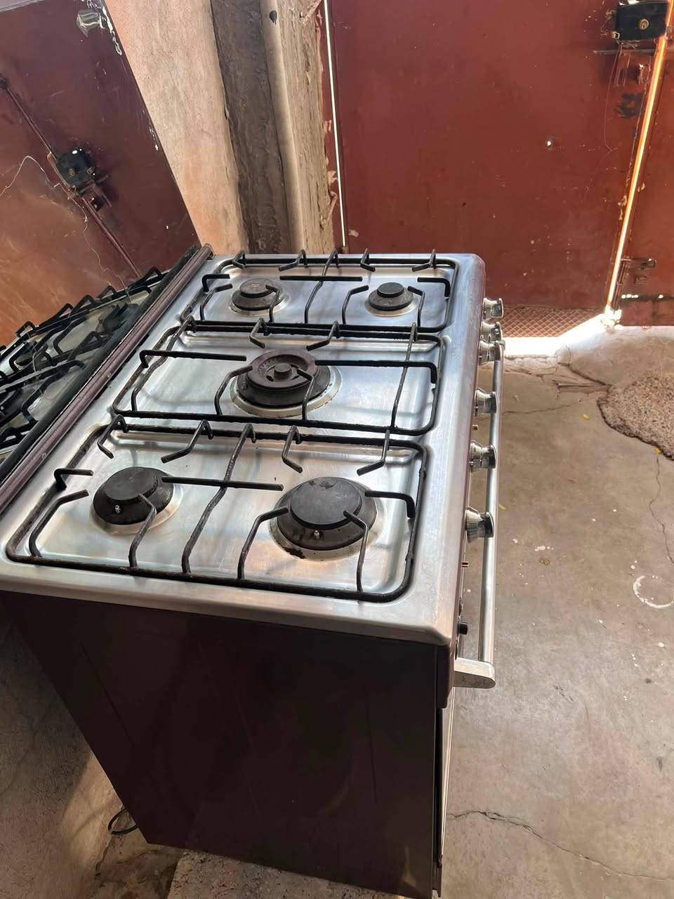 طباخ من ماركة يونايير (Unionaire).
مصري شغال بالشرط فرن شواية كله شغال بالشرط السعر 160 ألف كركوك العمل الشعبي ***********

