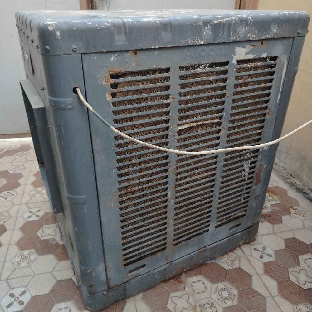 مبرده حديد شغاله ع الفحص سعره 75 الحجم الكبير سرعتين تشتغل حتى بالمولد الشراي يتفضل خاص او الاتصال *********** عنوان نجف حي ميسان النجف, العراق
