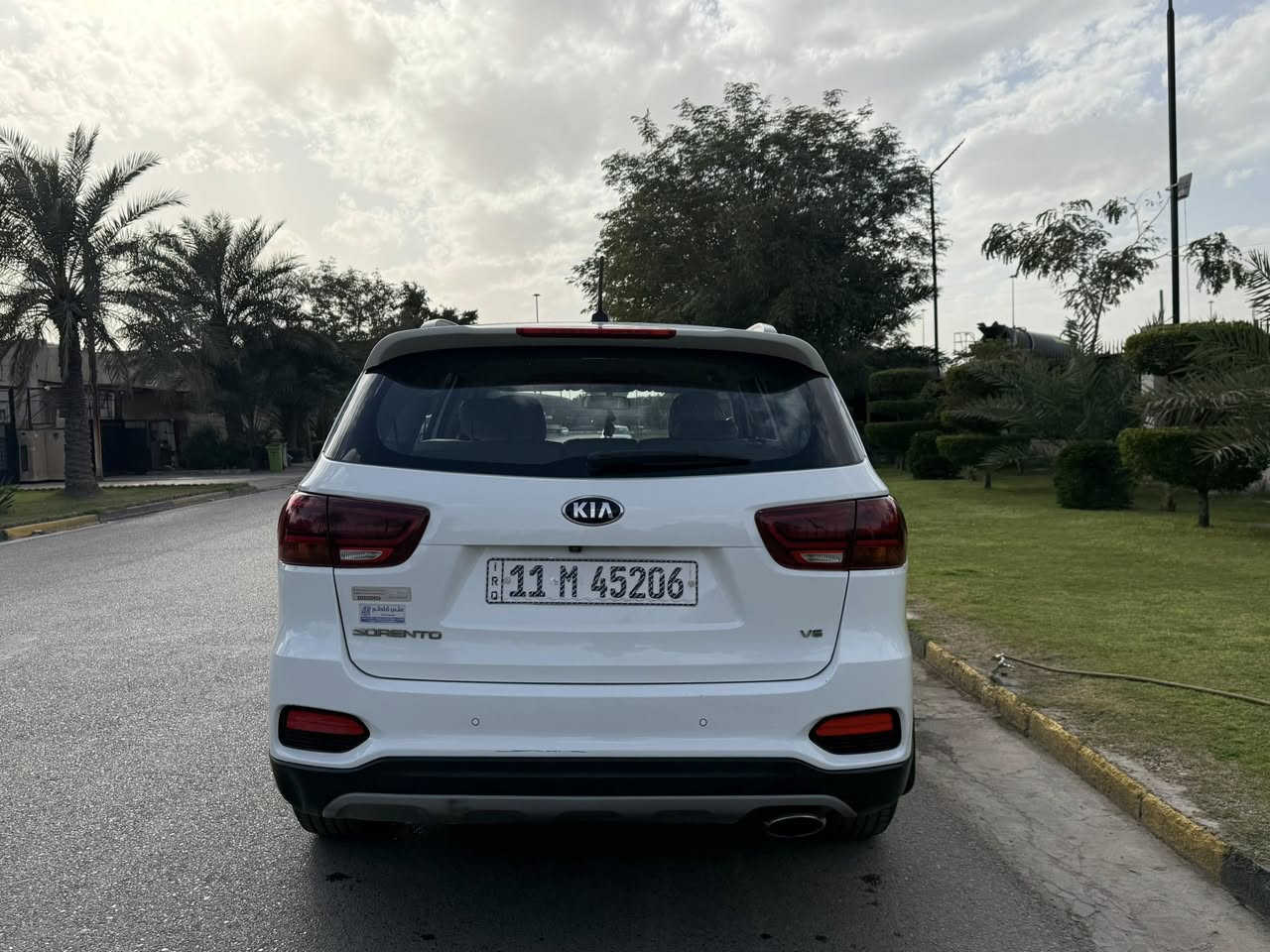 🚗 كيا سورنتو 2020 للبيع
7 راكب – فول مواصفات – مكفولة
محرك 6 سلندر قوي واعتمادي 💪

✨ ويل كروم + يدات كروم
✨ إشارة بالمرايات
✨ بردات خلفية
✨ حساسات أمامي وخلفي
✨ كامرة دوارة
✨ تحكم ستيرن جهتين
✨ كشنات جلد كهرباء
✨ داخلية لونين (أسود & أبيض)
✨تبريد قطعتين

📍 ماشية 117 ألف كم
📍 السيارة مأخوذة زيرو على إيدي
📍 تخم تايرات جديد
📍 رقم بغداد (انكليزي الجديد)

سيارة نظيفة جداً وجاهزة للاستخدام بدون أي صرف 👌
عنوان بغداد حي القاهرة 
للاستفسار اتصال 📞 ***********
