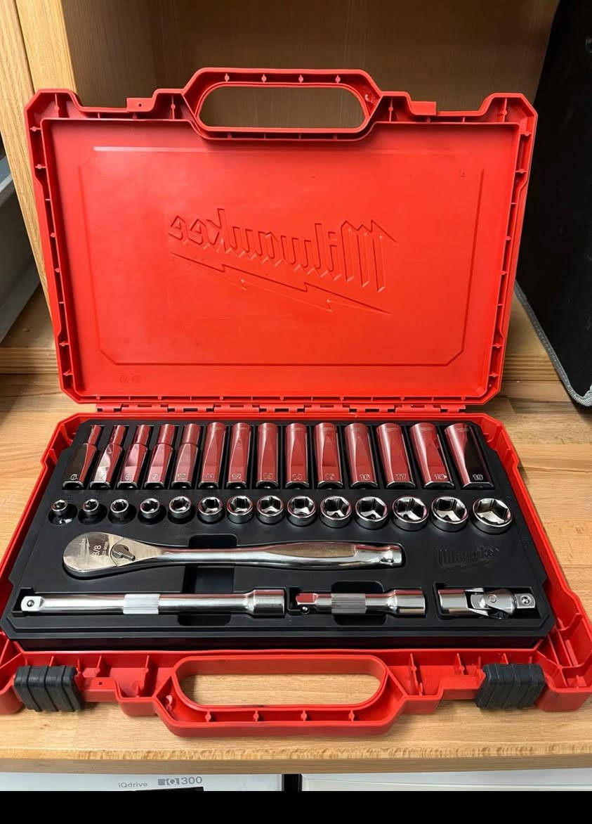 سيت ميلواكي حجم 3/8
سيت ورث  1/2 1/4
للبيع 
***********
