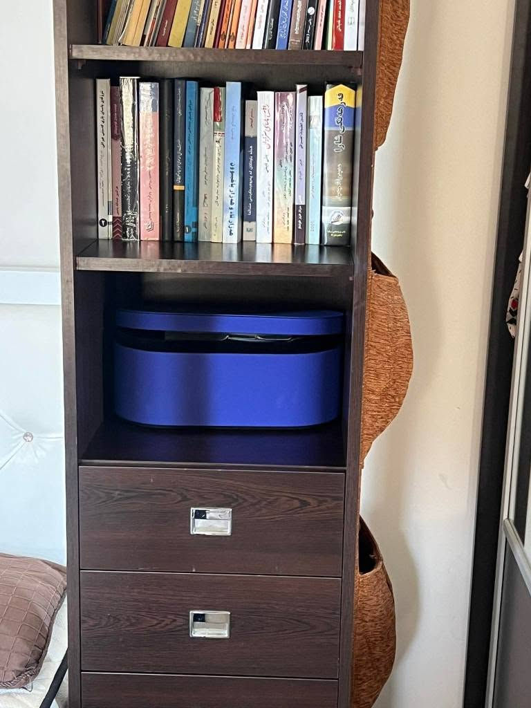 سەلاموعەلەیک 
هاوریان تاقمیکی ژووری نوستن 
بۆفرۆشتن  تورکی ئەسلیە  خۆی 38$ پیداو 
داوای 4$ لی ئەکەم   
زۆر زۆر چاکە بۆ شوختو شکاوی مەگەری لۆک لۆکە 
***********
لەسلیمانیم السليمانية, العراق
