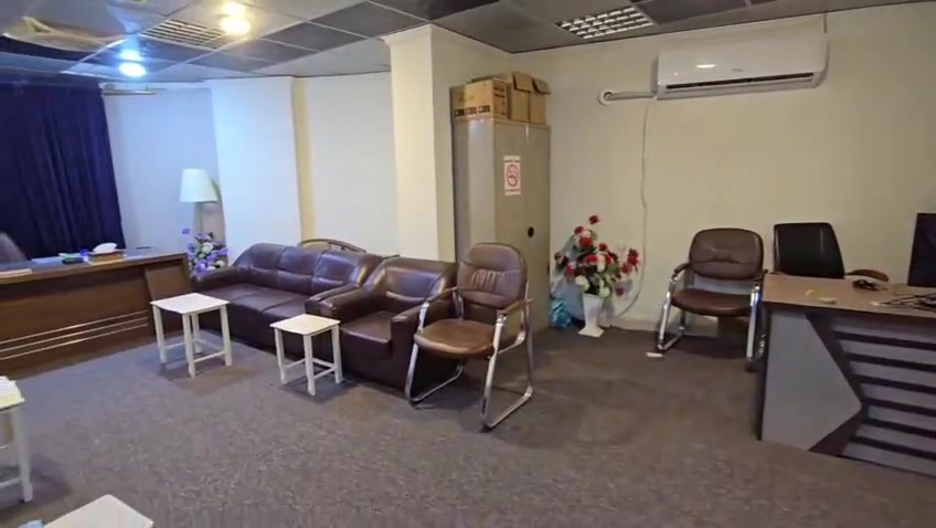 للإيجار
 شقة بناء حديث تحتوي على 4 غرف وصالة ومرافق صحية تقع في الطابق الثاني 
يتوفر في البناية مصعد (حالياً قيد الصيانة).
الموقع مناسب لـ مكتب، عيادة، مركز تجميل، أو معهد تعليمي.
سعر الايجار: 500 الف
العنوان: البصرة .مركز ناحية قرنة – جسر النجيبية.
واتساب فقط ***********
