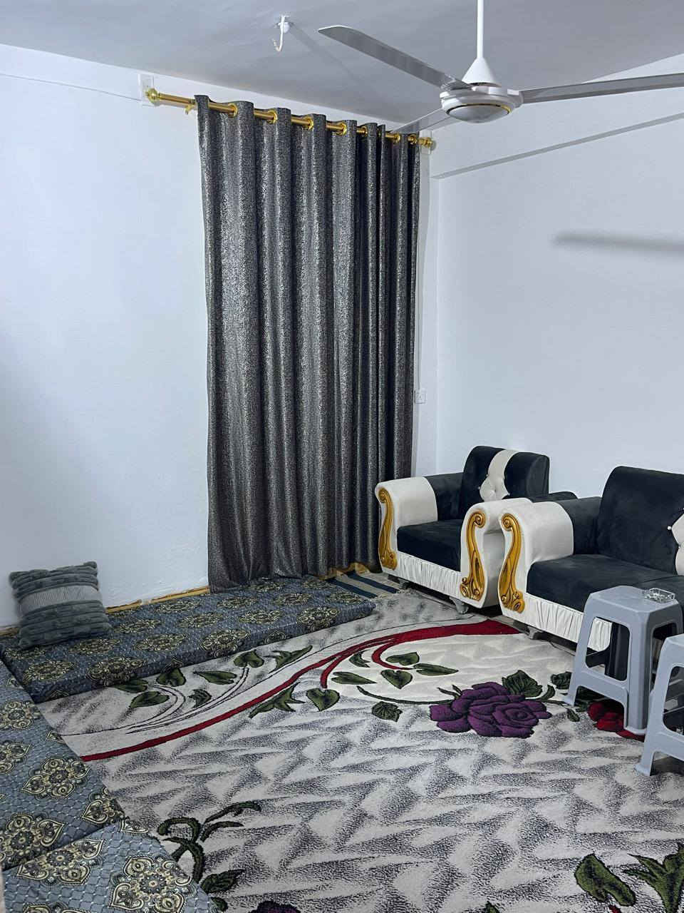 ياالله مكتب الجبوري للعقار بلخدمه ***********
دااار للللبيع مساحه 58متر طابقين شارع العسكري قرب مستشفى الفرات الاوسط قرب مسجد السهله السعر 95مع المجال وات ساب بلخدمه ***********
