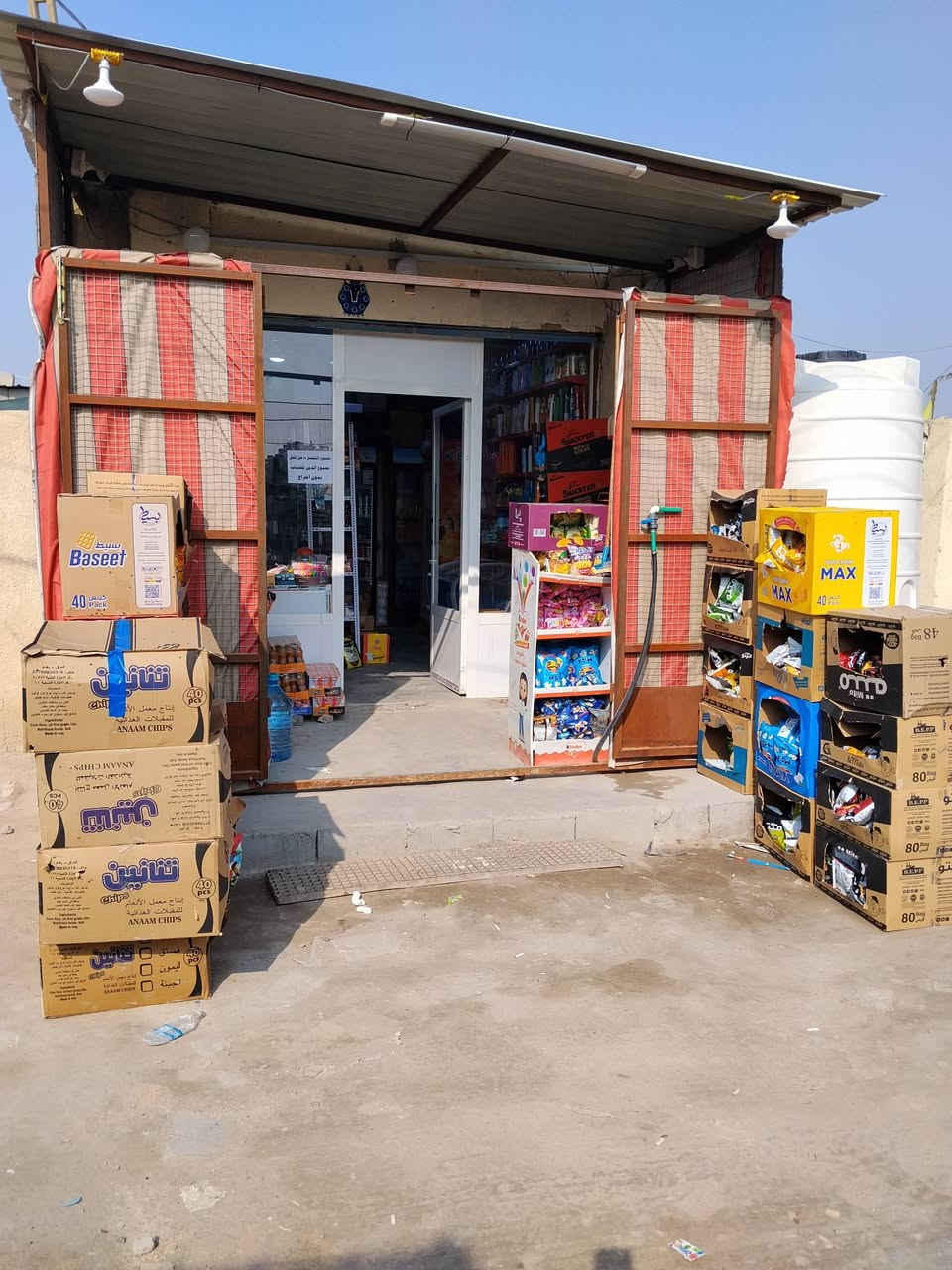 اسواق البيع تحتوي عله 5عارضات و2طرح وسبلت طن ونص ورفوف بيع مستعجل وجار المكان 150الف ودخله اليومي 300الفتواصل واتساب ***********وتجي جرب يوم قبل ما تتفع ولا ربع شوف دخله شكد
