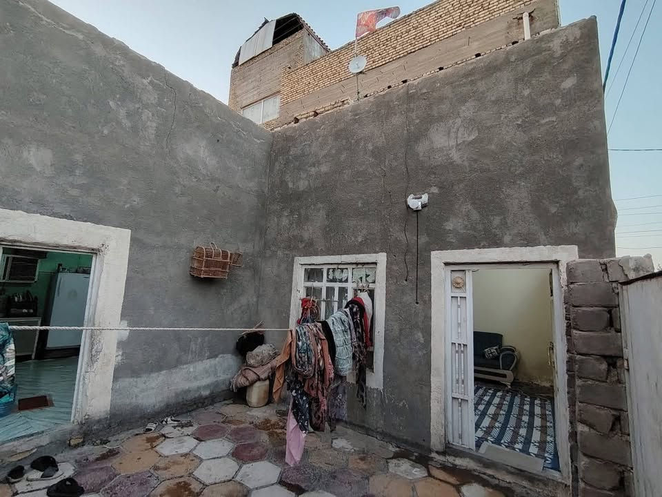 للبيع
ثلاثة بيوت للبيع في موقع ممتاز يصلح للسكن والاستثمار.

📍 العنوان: الفرهة على الشط، قرب مركز شرطة الإسماعيلية، مقابل إسالة الماء، 

📐 التفاصيل:

🔹 البيت الأمامي بمساحة 120 متر.

🔹 يوجد مشتملان، خلف البيت الامامي.

🔹 العقار طابو صرف، وتحويل الملكية يتم ثاني يوم باسم المشتري.

💰 الوارد الشهري من الإيجار: 400 ألف دينار.

 للأستفسار 
 ***********
