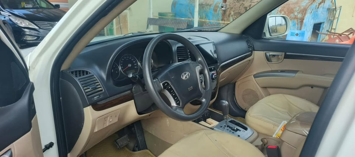 سلام عليكم
للبيع او مراوس سنتافي ٢٠١٠ شكل ١٢ 
٦ سلندر محرك ٣.٥ 
سبع راكب 
صدر جديد 
كير محرك جديد 
تايرات جديدة 
سيارة بيها صبغ مكانات ابيع حزام 
#سونار #موجود 
 مكان سيارة ديالى دلي عباس سراجق 
لسعر ١٢٠ وبيها مجال 
***********
