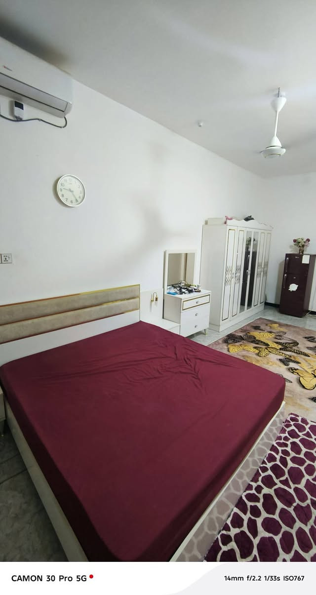 السلام عليكم  غرفة تركي استخدام قليل كلش مابيهاا اي خلل جاهزه ومرتبه هيه والفراش مالتهاا هم جديد ونضيف بعده بجيسه الدوشك.... اي استفسار ع واتساب او اتصال ع رقم ***********
خاص ما متواجد
