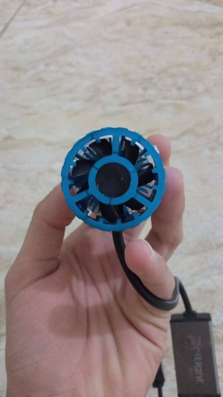 سلام عليكم لايت عدسه فيشه h4 تك واحد مال دراجه يرهم وسياره اذا نفس الفيشه ب٤٥ وبي مجال 

***********
