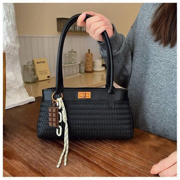 حقائب ماستر كوالتي 🌝يجنن نفس الصوره بالضبط اسعارهن ٣٠،٢٨،١٤،١٠،٨ الف
اكو تصوير حقيقي ايضاً قبل الطلب
بعض الموديلات عليهم عرض توصيل مجاني


**إذا كنت صاحب هذا الإعلان وتريد حذفه لأي سبب، رجاءا أرسل رسالة إلى الدعم الفني**