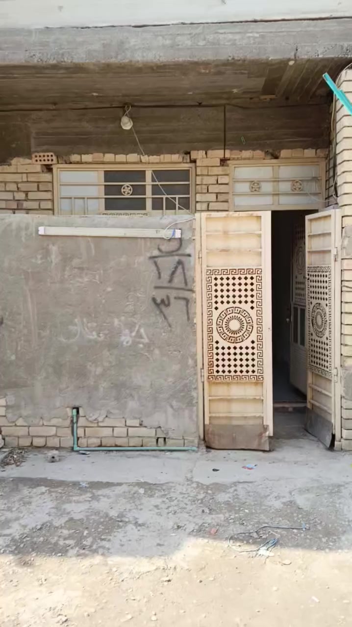 اعلان ………..📣📣
دار للبيع  في #_السريدات٠قديمة٠مربع٠ثالث
🔴 مساحه50متر طابق واحد فقط 
واجهة 4متر
نزال 12ونص
مدخل واحد 
🟢ملاحظه البيت حاليا فارغ 🏡
ـــــــــــــــــــــــــــــــــــــــــــــــ
ستقبال 
+حولي +ترك مطبخ +حمام دار نقص أرضية 🏮
خدمات ماء مجاري كهرباء انترنيت🗼🗼
ـــــــــــــــــــــــــــــــــــــــ
( التعامل والتفاوض مع صاحب العقار حصرا )
______________________________
للاستفسار اتصال+واتس 
سعررررررر40 مليون وبي مجال شي قليل جدا وتقد فقط
☎️***********☎️
#الوسيط للعقار
موقعنا 
السريدات القديمه مدخل الأول 
رابط تلي كرام مكتب الوسيط 
دخلو بي شوفو عروض موجودة 
https://t.me/cfdsfdfg
___________________________
🟠 اعرض عقارك عدنا وانت مرتاح بالبيت ....واحنا نتولى عملية البيع والترويج
نستقبل عروضكم وطلباتكم على مدار الساعة .....راسلونه
   
#نستقبل_كافة_عروضكم_
وطلباتكم 🔐
