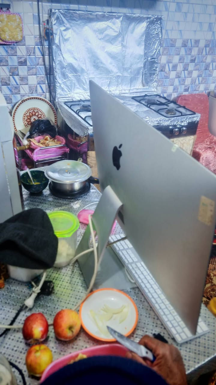 مونيتر ماك بوك
مواصفات واضحة بل صور
فطر بسيط بلشاشة بسيط مامبين
ولا مأثر عليهه
مأشر علية بلصورة
مكاني بغداد
***********
