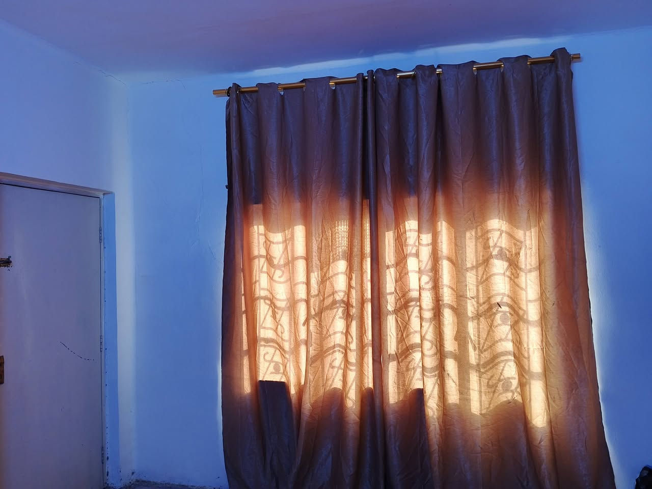 شقة للإيجار (طابق أول)
العطيفية الثانية، فرع مستشفى الرازي 

مساحة 150 متر، واجهة 10 متر، فرع عريض

غرفتين نوم، صالة ، مطبخ ،صحيات، سطح، درج خارجي معزول.

التواصل مع صاحب الدار

***********
