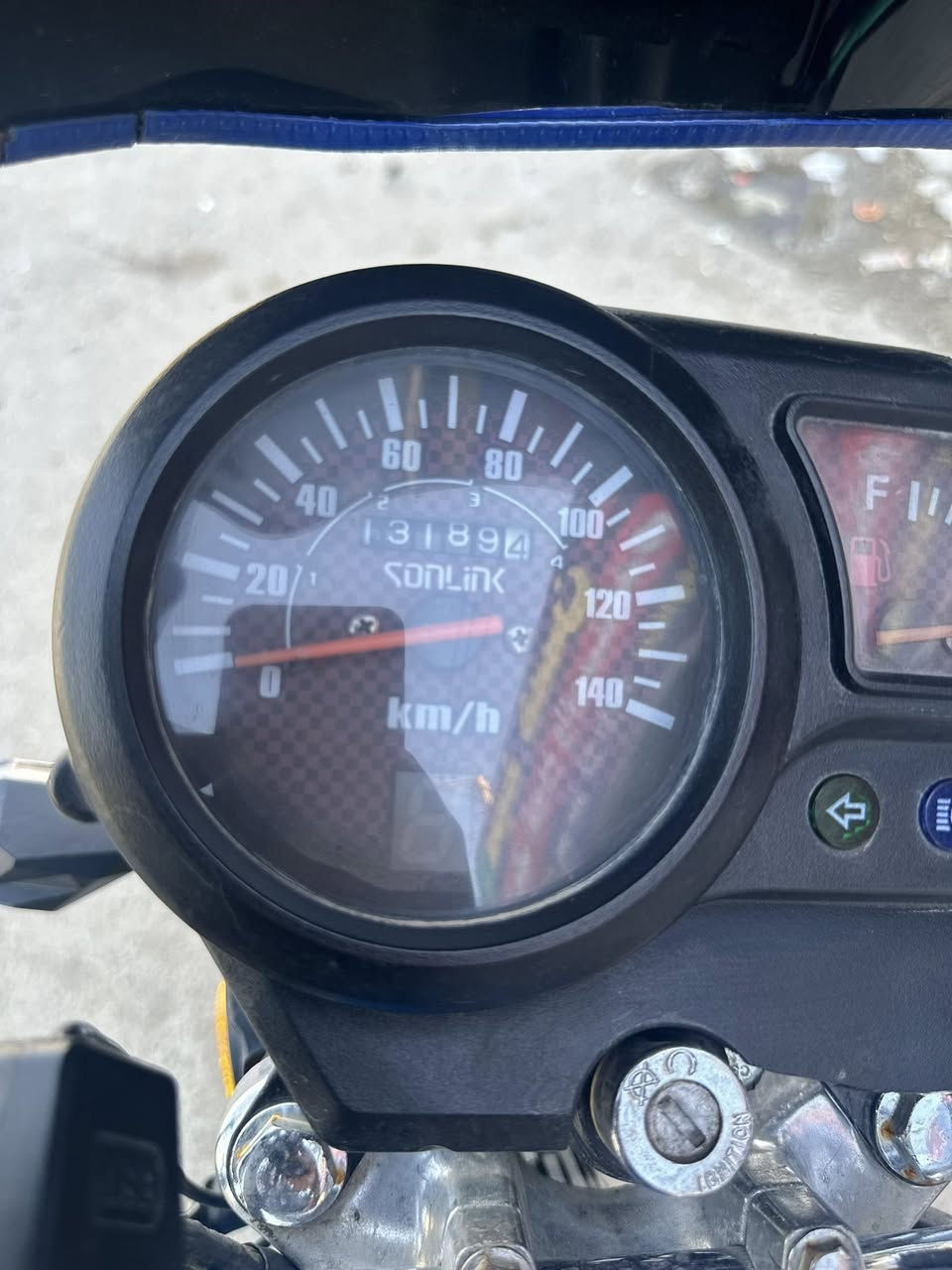 سلام عليكم سولنك ماكس 1 موديل 24 دراجة اخت زيرو مال بيت بيه درع وزنون اصلي مابيه كل نقص دراجة سعره 800 وبيه مجال مكاني سيدية تقاطع درويش ***********
