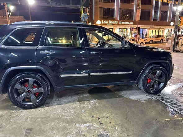 جیپ لاریدۆ گراند چیرۆکی 2011 ئۆڤەرلاند ئەمریکی 
١٠٨ هەزار کیلۆمەتر ڕۆیشتووە 
لێدراوێکی زۆر سوکی هەیە ،
 بۆیاخی ئەمریکای هەیە بێ ناوگرتن 
ئێرباگی هیچ نەتەقیوە 
سیستەمی غازی ئیتاڵی لێ بەستراوە
پلاک و نۆزڵ  تازەی بۆ دانراوە 
چوار تایەی تازەی لە ژێرایە  

سعر : لە کۆمێنت داوای بکە ڕاستەوخۆ بۆت دێت 🤖 

تازە پۆڵیش و قەڵەم کاری بۆکراوە 
سەنەوی لە ٢٠١٨ ەوە بەسەرچووە
 ٧٤٠ هەزار غەرامەی لەسەرە 

ژمارەی خاوەنەکەی 
***********
