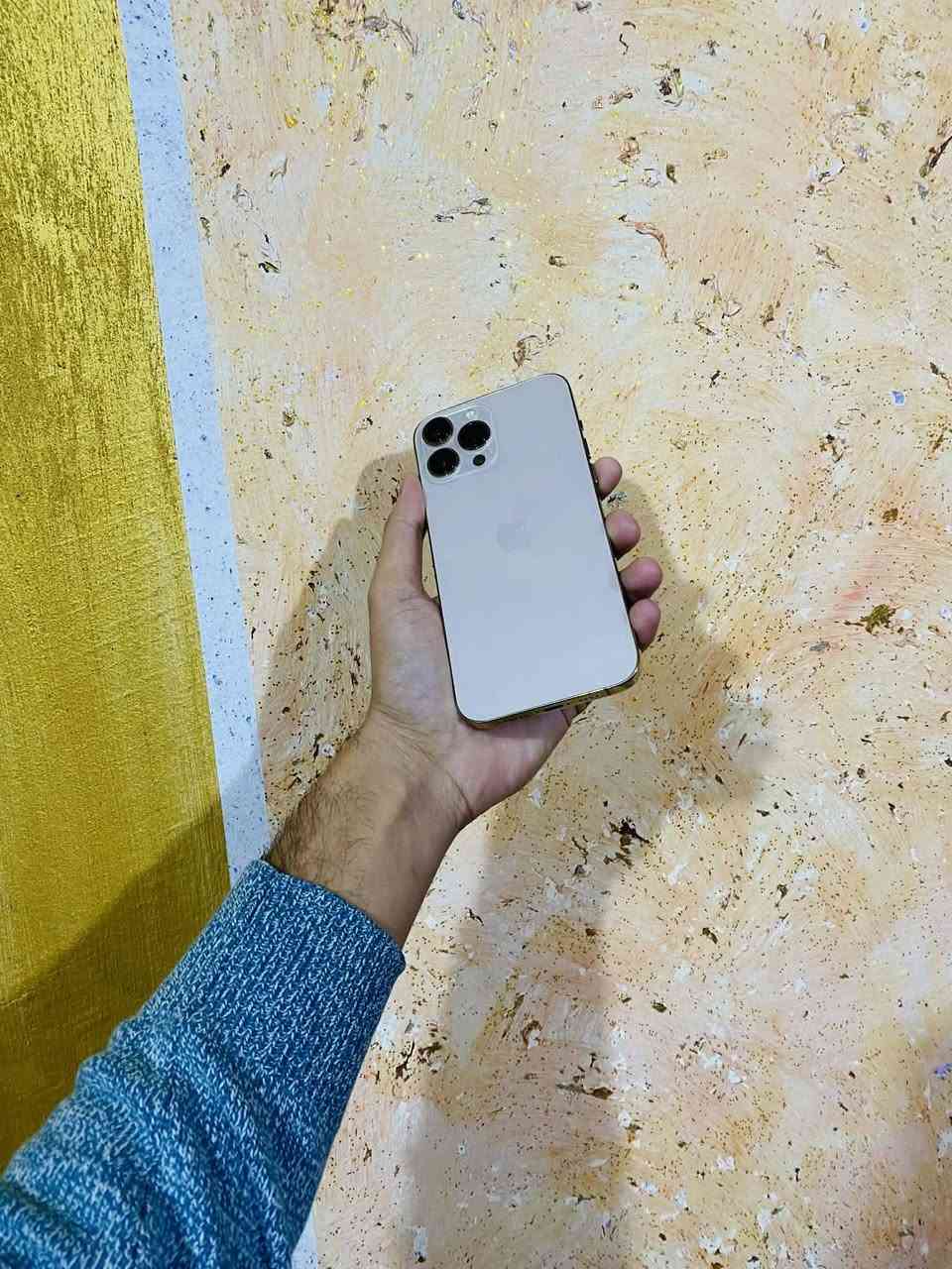 ايفون 13 برو ماكس بدل شاشه اصليه الباقي كفاله ذاكره 256 بصمه وجه شغاله سعر ب 500 شراي يتصل***********
