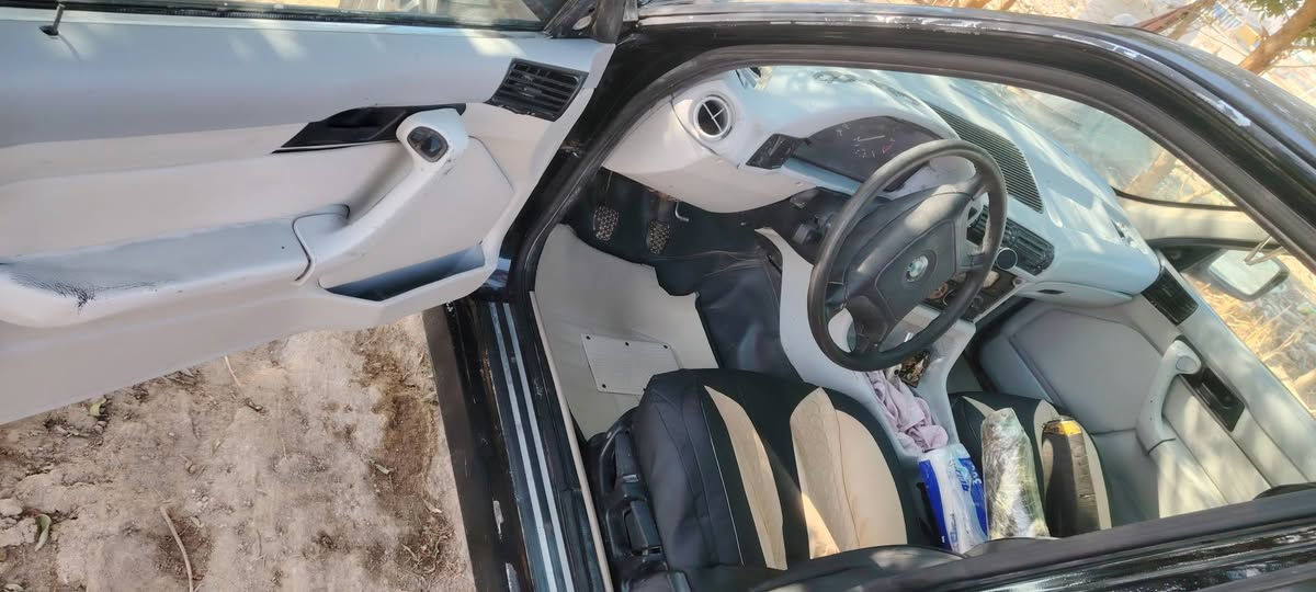 السلام عليكم
من رخصت الادمن المحترم
شباب BMW  520 i
كير عادي و مكينه خير من الله سته مسكر تك فانوس
المكينه خير من الله لا تبخير ولا تنقيص
كهربائياتها كلها شغاله
حداديه اماميه جديده توني شادها
غرفة نظيفه بطاين
سنتر لو شغال
تايرات نضيفه
 رقم بغداد تحويل مباشر 
العنوان بابل ابو غرق
السعر 37 و بيها مجال قليل كلش
رقم الهاتف *********** 
اخوان انيي مكلف الرقم بي واتساب
