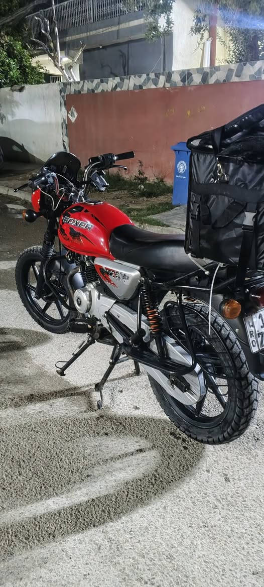 سلام عليكم بوكسر جبلية للبيع   2023رقم وسنوية بغداد دراجة ناقصهة بس جاملغ امامي بيها خيط تبخير بس نزلتهة علا ايدي السعر مليون او900 بيها مجال الرقم ***********
