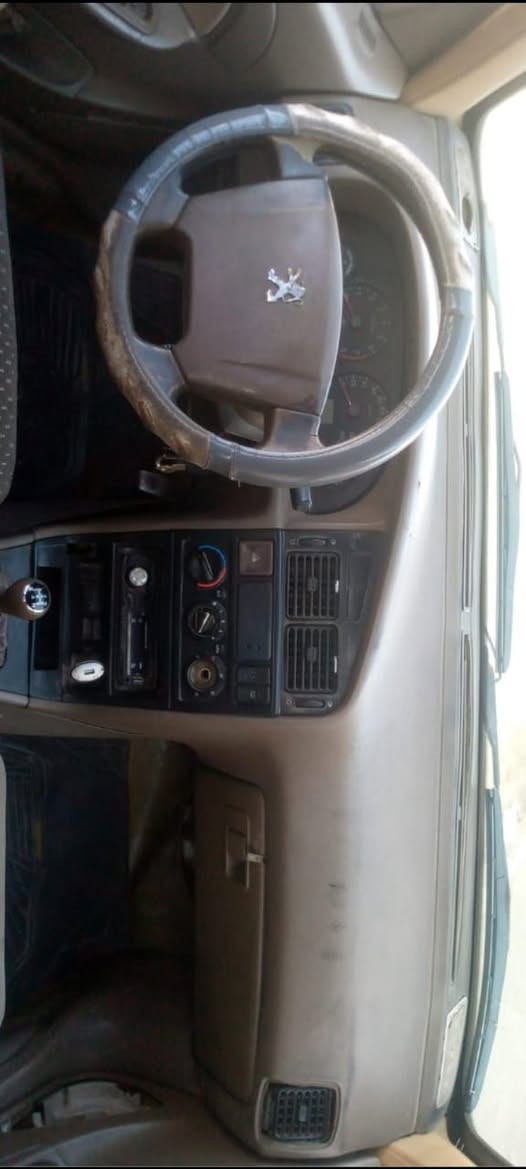 بيجو لميس 2013 گير ومحرك وتبريد وصدر وتخم تاير جيد جدا بأسمي السعر 30 موبايل ***********
