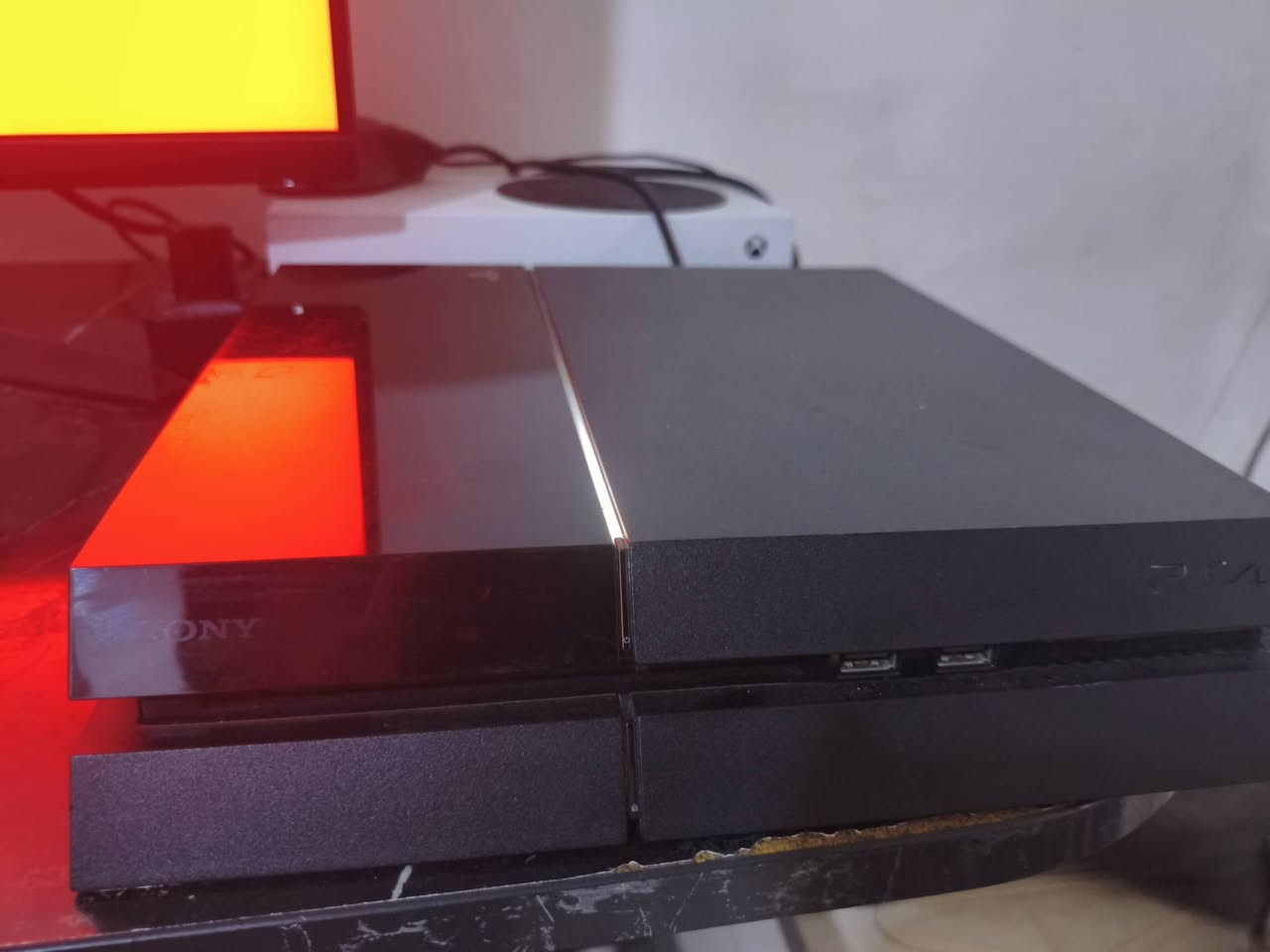 بلي ستيشن فور مهكر نظيف 
يتوفر ويا جويستيك 2
يو بي اس
السعر 230
للاستفسار واتس ***********
