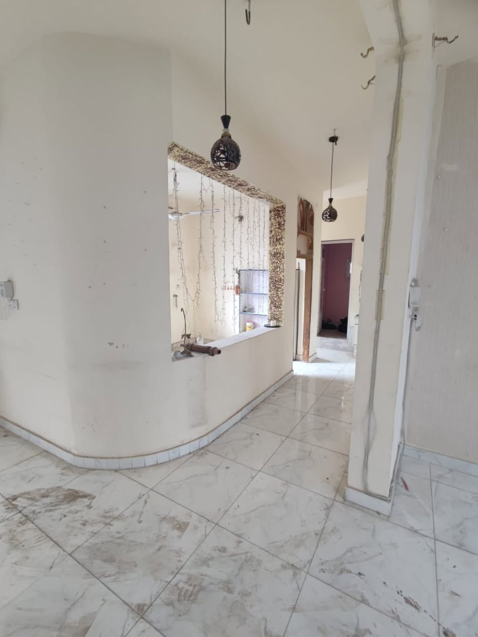 سلام عليكم
شقه مساحه 150 موقع جمعيه مجاور مطعم فوانيس ترهم مكتب او مسكن شقه نظيفه كولش 
الاستفسار :***********
