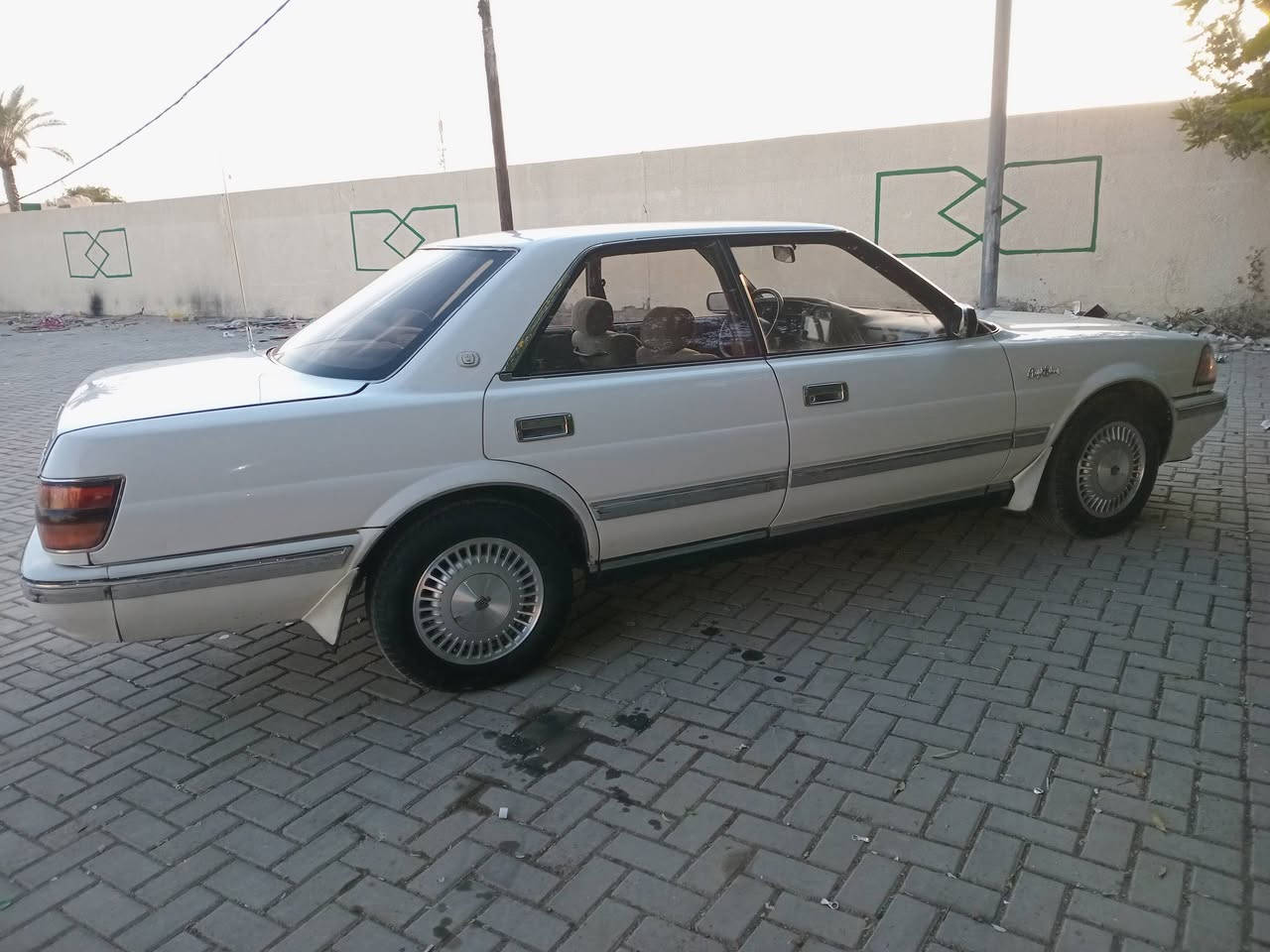 السلام عليكم ... للبيع تويوتا سوبر هارتوب موديل 1992 باسمي رقم ديالى الرقم الدولي الجديد تتحول بالمرور باي دائرة محورة السياره كلش حلوة كلها على البلاد محرك 6 سلندر 2500 محور كير ومحرك جديد جديد تخم تاير وبطاريه جدد كهربائيات توب شاشه وكامرة كراسي كهرباء وشغاله داخلها جديد وموضح بالصور ثلاجه خلفيه *********** مكان السياره بغداد العامريه السعر 69$ السياره احلى من الصور ناعمه وحلوة حتى تكحيل مابيها ويل كب 5 حتى الاسبير اخوان اذا اكو خلل بالسياره مستعد انزل من سعرها وتحياتي للجميع
