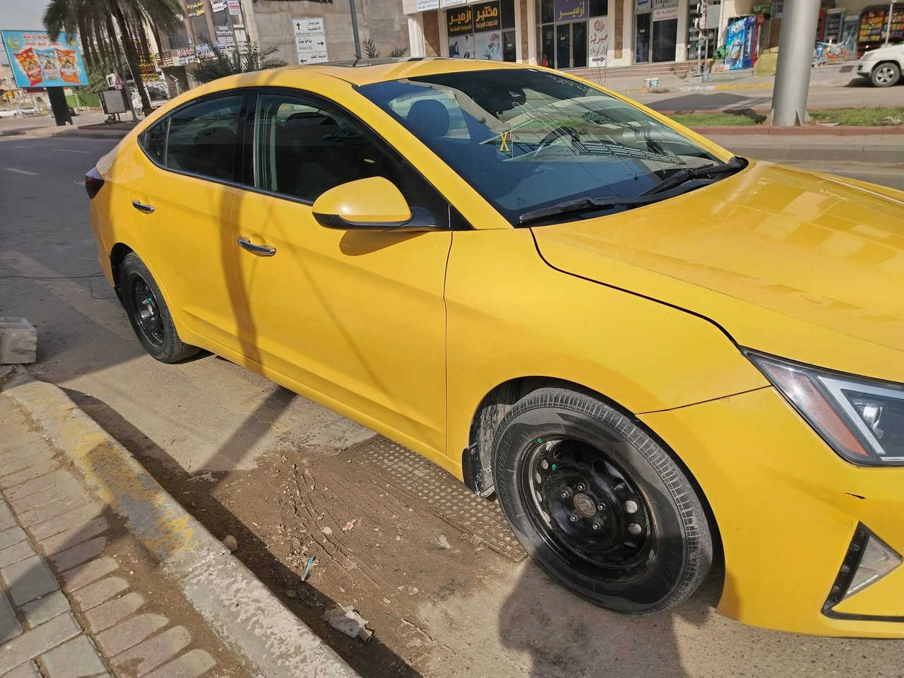 السلام عليكم النتره موديل ١٩ فول لمتد مصفره هيئه وغرامات سياره جاهزه حادث تبديل بابتين عكس السايق بدون دواخل مراوس ب ٢١ أو ٢٢ مكان السياره بغداد للاستفسار الاتصال ***********
