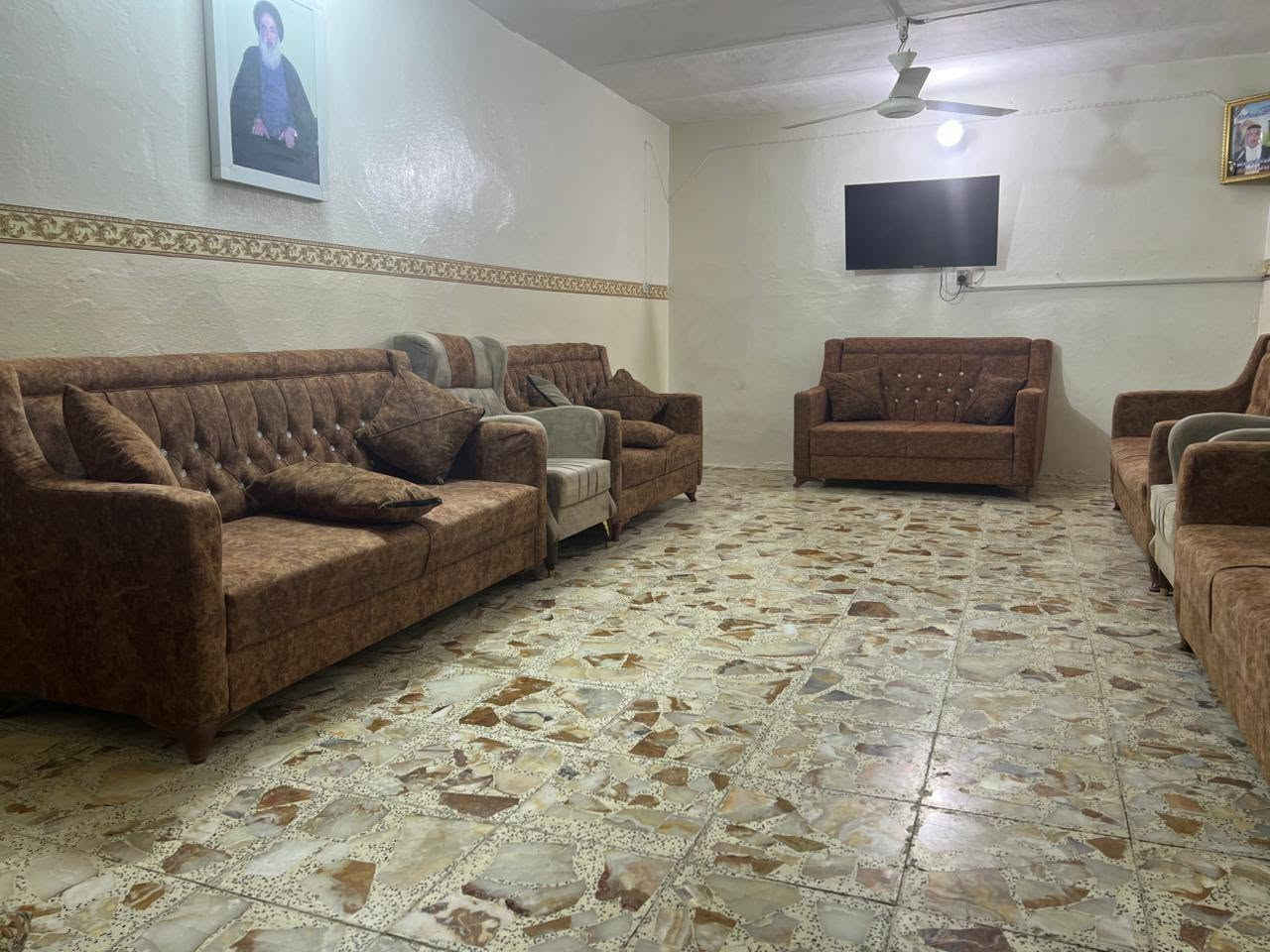 تخم 14نفر تسكام خشب اسود كل التخم إسفنج مميز التخم مستخدم شي قليل نضيف كل ضرر مابي المكان القاسم السعر خاص ومناسب ***********
