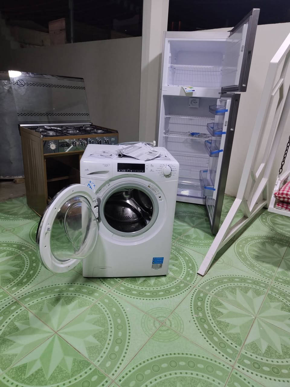 ئه م شتانه تازه ن به كار نه هاتووه
سه لاجه/450 هه زار
ته باخ/150 هه زار
غه ساله 8 كيلو /300 هه زار 
ژ.م/***********

ه‍ذني اشياء جديد ما مستعمل 
ثلاجة/450 الف
طباخ/150 الف
غسالة/ 300 الف
ر.م/***********
