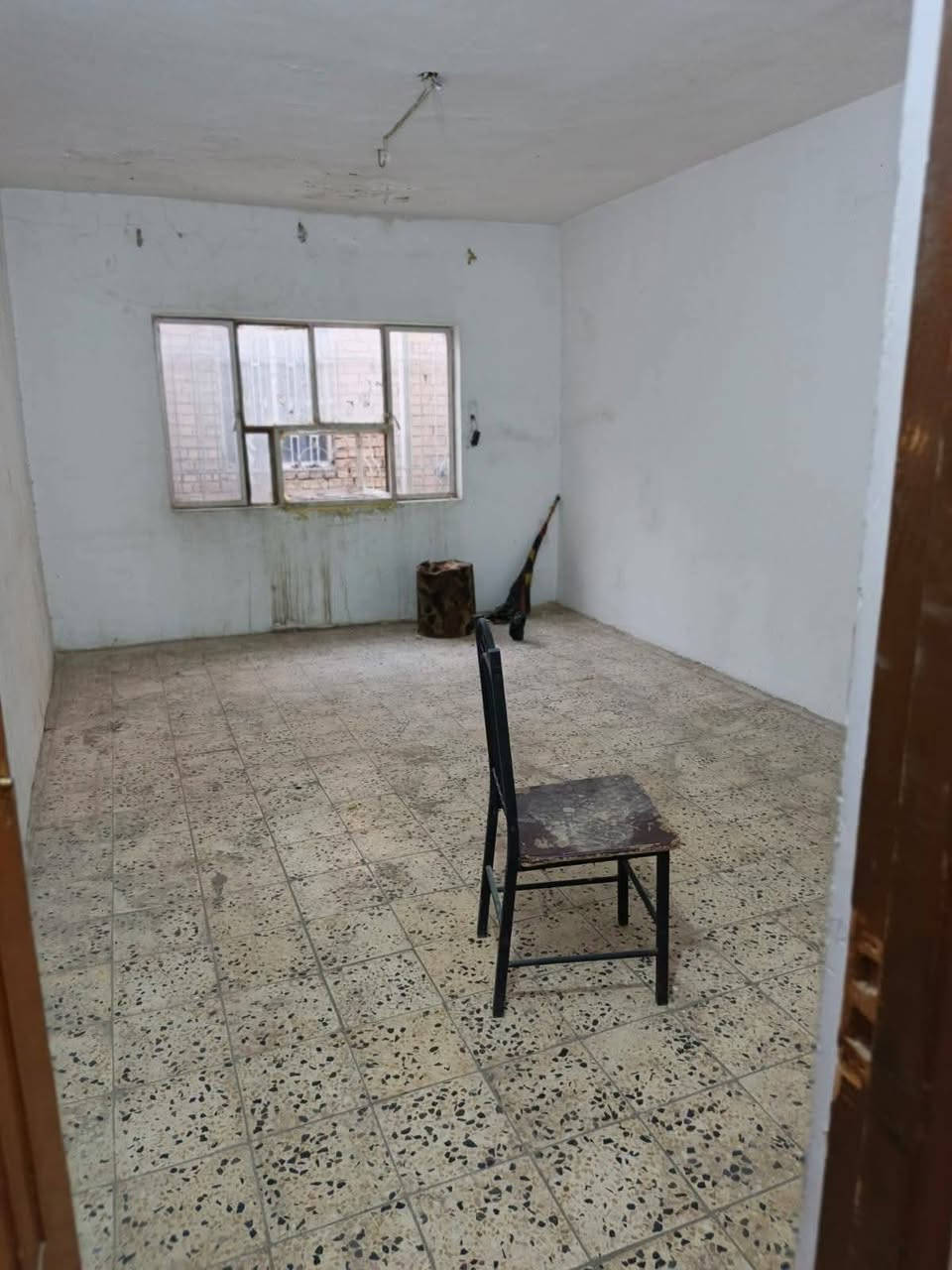 للبيع مشتمل ٨٢ م بناء قديم مسلح طابو صرف البنوك حي سومر خلف مستشفى الشعب عرض الشارع ٦م واجهه ٤و١٠سم ونزال ٢٠ بيه ٢نوم واستقبال وهول وخدمات طابق ونص وكراج البيت ٠ ينسكن ابيعه كاع ٠٠ باقي التفاصيل ع الرقم 
***********
***********
بي واتساب
