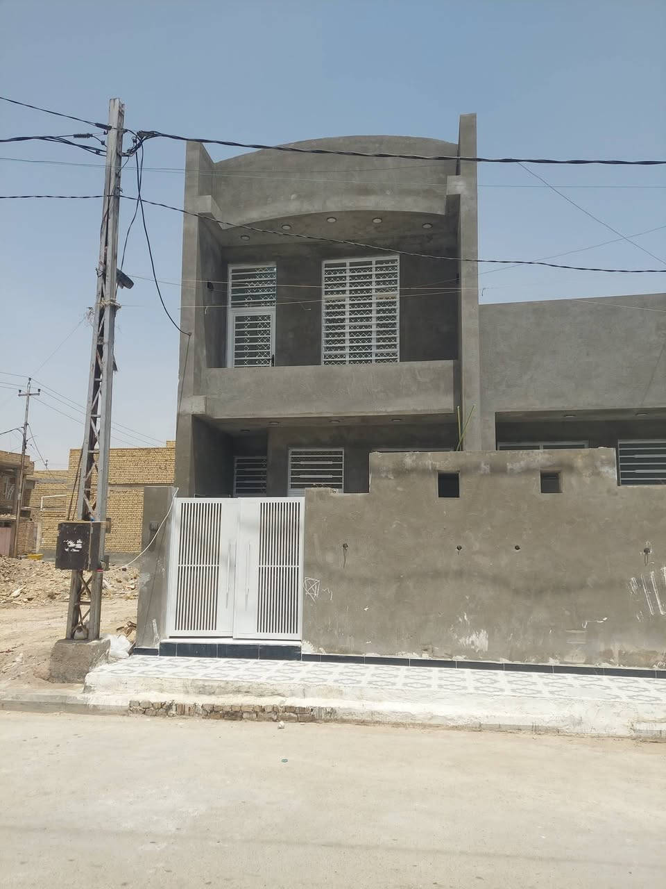 مشتمل للبيع جديد جاهز للسكن ١٠٠م  طول  مكانه حي الحوراء شارع سيد يعقوب قرب الكراج وقرب متوسطه الايلاف بالبدايه 
السعر ٩٥ مجال بسيط ***********
