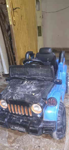 سياره +دراجة. اطفل 
عوزهن ترتيب 
باتري نقص،،،

سعر 60.    

حي شرطه 

***********
