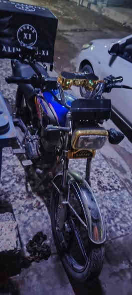 السلام عليكم سولنك٢٠٢٣ للبيع سعره٥٥٠ وبيه مجال قليل حك جيه كلشي شغال نقص فقط قبق باتري وصينيه بريك امامي عنوان بغداد الدوره ابو دشير  ***********
