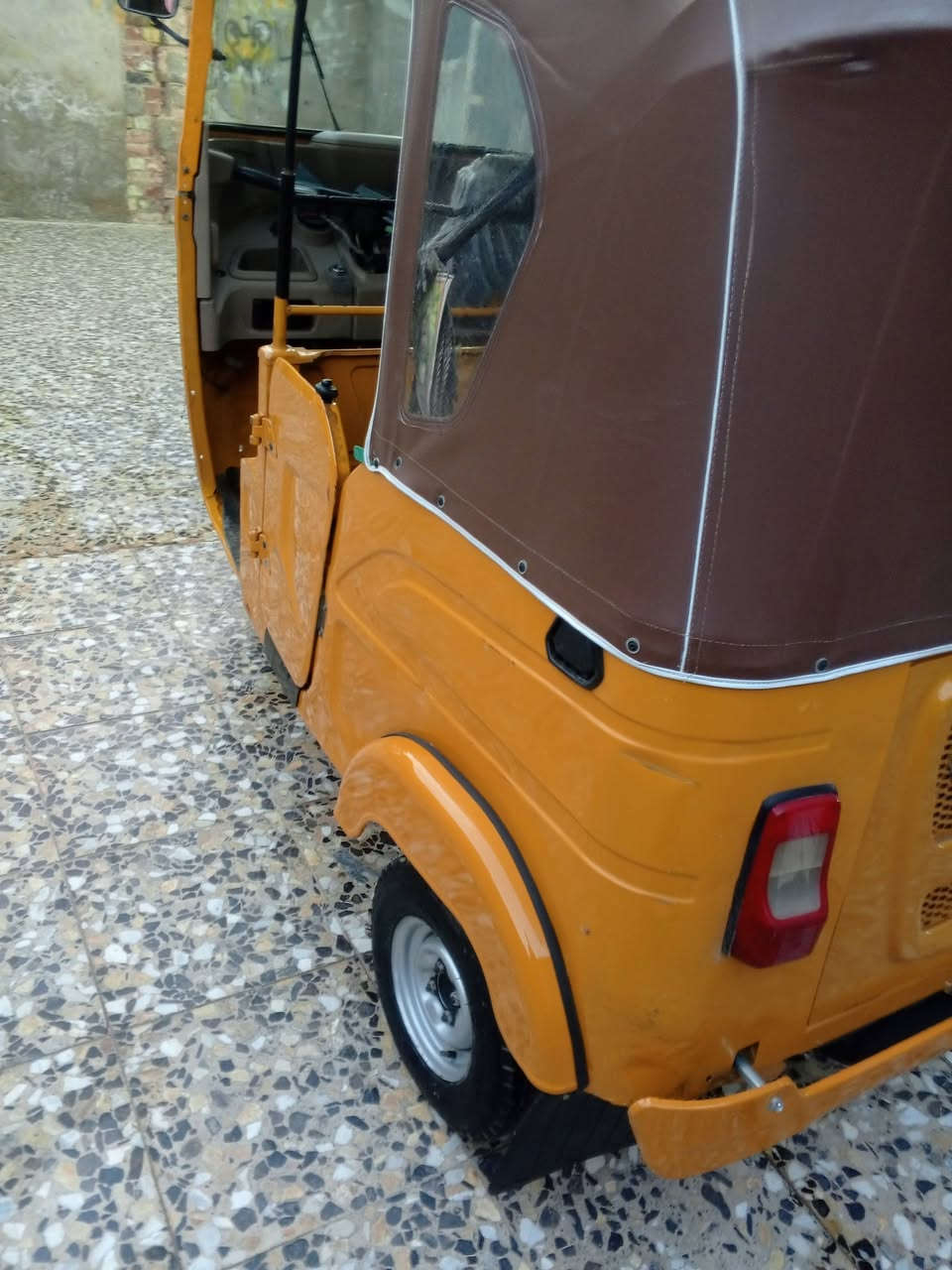 سلام عليكم تكتك 21شهر 6 البيع رقم وسنويه مكفولا لا ضربه ولا صبغ فقط دوس معمره نضيفه كلش  مكاني نهيت حي اور سبع قصور شارع ابو علي شراي ينتصل ***********
