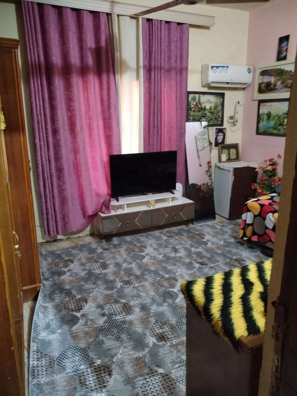 يالله بيت للبيع طابو صرف حر
#البيت ٢٠٠ متر طابقين
#البيت عنوانه جته عل شارع العام مقابيل مؤسسه العين
#البيت سعره ١٨٠ مليون بيه مجال 
#البيت خدمات كامله بل منطقه 
#الاستفسار  واتس ساب او ***********
#مراجعه مكتب حسين فليح للعقار مقابيل سايدين ام الخيل فانز أبو ريحانه دلال الديوانية  مصطفى للعقار والاستثمار
