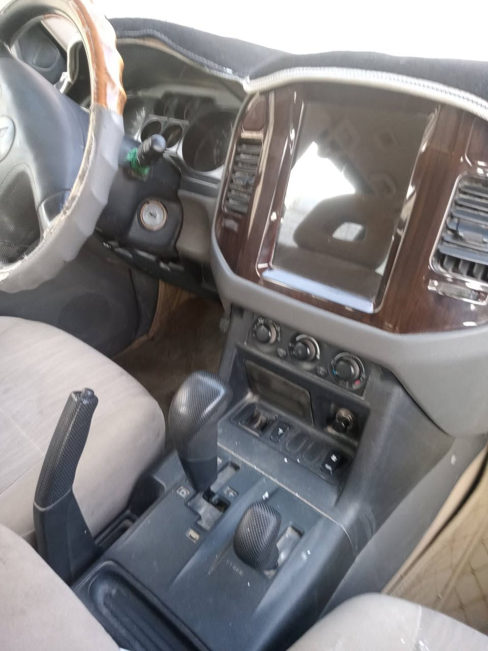 السلام عليكم باجيرو موديل 2007 رقم بغداد سنويه لل27 مكينه وكير وحداديه مشروطات ***********
