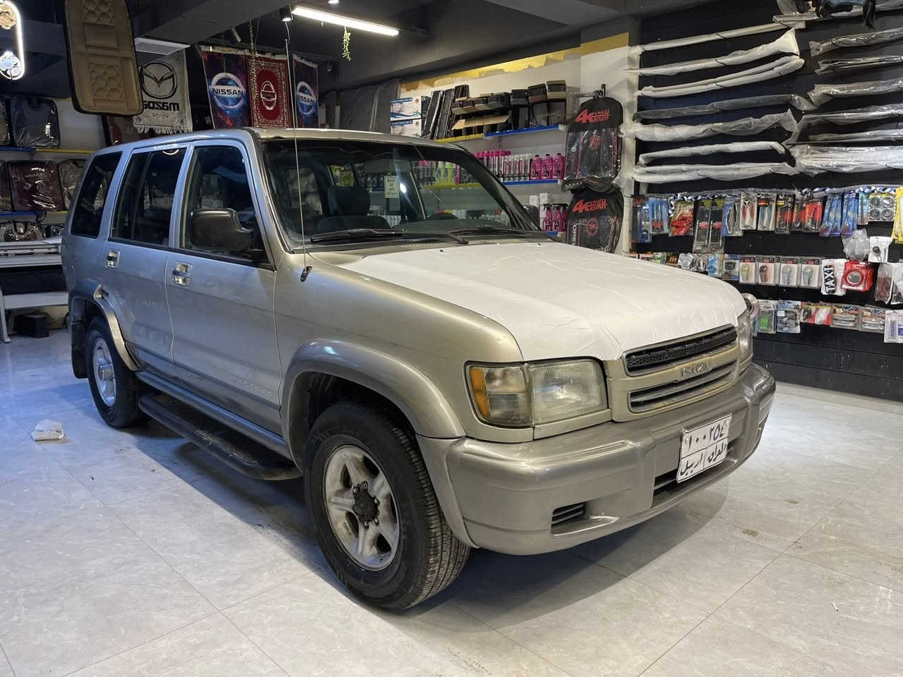 سلام علیكم ✋
للبیع اسوزه مودیل 2001 یاباني 4×4
محرك v6 حجم 3000 توماتیك فول مرغوب 
سیاره مكفول من دعامیه للدعامیه دینار مصرف مابي 
كیرو محرك دبل اكسل اب شرط سیاره قطره صبغ مابي 
4تایرات جدید سیاره نظیفه مال بیت جاهز من كلشي 
سعر 64 بي مجال للشراي اب شرط تحویل مكان اربیل 
رقم موبایل *********** شراي خابر 
*********** بي واتساب تحیاتي للجمیع 🫡.
