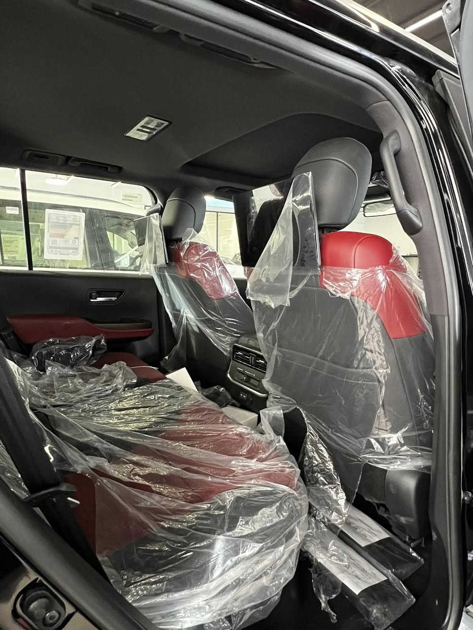 Toyota Land Cruiser GXR 4.0
جكساره 2025
مرقّم بغداد بريم – السعر 114 مليون دينار

🔹 المحرك: 4.0 لتر V6
🔹 ناقل حركة: أوتوماتيك 6 سرعات
🔹 الدفع: رباعي (4×4)
🔹 عدد الركاب: 7 ركاب
🔹 تبريد كشنات أمامية ❄️
🔹 شاشة وسطية + كاميرا خلفية
🔹 حساسات أمامية وخلفية
🔹 مثبت سرعة
🔹 بصمة تشغيل + دخول ذكي
🔹 مكيف أمامي وخلفي (دبل)
🔹 ستيرن تحكم متعدد الوظائف
🔹 جنوط ألمنيوم

📌 السيارة مرقّمة بغداد بريم وجاهزة للتسليم الفوري
💰 السعر: 114,000,000 دينار عراقي

📞 للحجز والاستفسار:
***********
