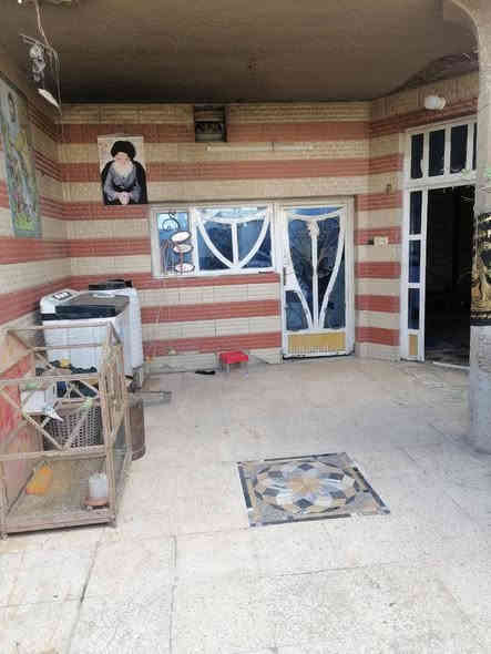 المساحة: 150  متر |  بناء حديث طابقين الموقع: جسر ديالى القديم – حي الحكيم ،  جميع الخدمات 

تفاصيل البيت: كاشي وسراميك بلكامل لطابق الأرضي: غرفتين ، صالة ومطبخ وستقبال ، طرمة، حمام، منورين الطابق الثاني:  ثلاث غرف، و حمام، وصاله كبيره سطح واسع

كافة الخدمات متوفرة: كهرباء، ماء، تبليط، أسواق ومدارس قريبة

 البيت متعوب عليه وسعره مناسب جداً 135 مليون قفل 

رقم الهاتف ***********

(رجاءً الشراي فقط يتصل ال موشراي لا يتعبني ، التفاصيل كلها مذكوره
