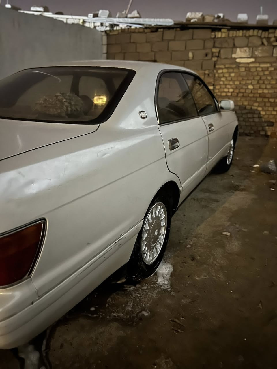 السلام عليكم بطه منفصل للبيع السياره كفاله من الكص والنقل مديل 1994 سنويه منتهيه 2020 سياره خير من الله كير ومكينه جدد كهربائيات شغاله كشنات كهربائيه مكينه 3000 السعر 52 وبيها مجال قليل رقم نجف مميز رقم تلفون ***********
