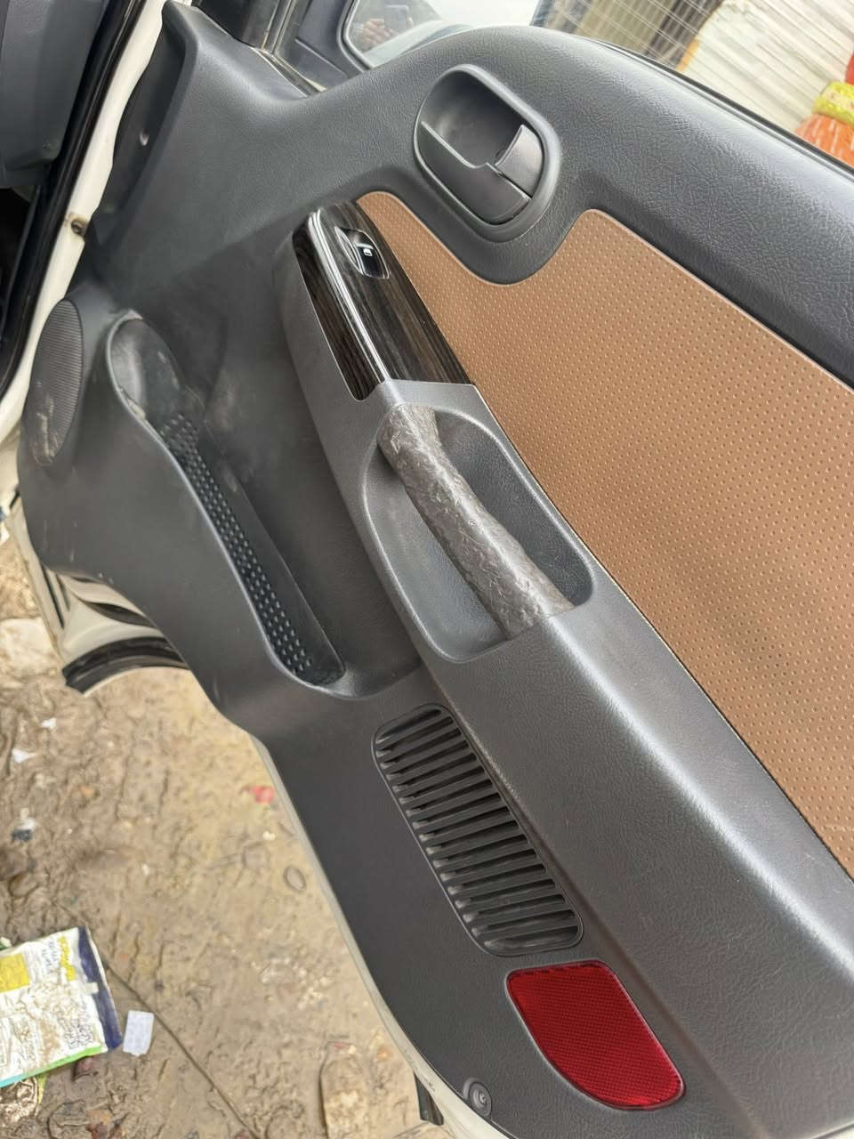 السلام عليكم سياره عموشه موديل 2019 سياره محرك مفتوح وباب السايق بيه صبغ نص منه والباقي كفاله تروح تأخذ سونار  رقم بغداد سعر 125مكاني بغداد تاجي قرية عواد الحسين رقم الهاتف ***********
