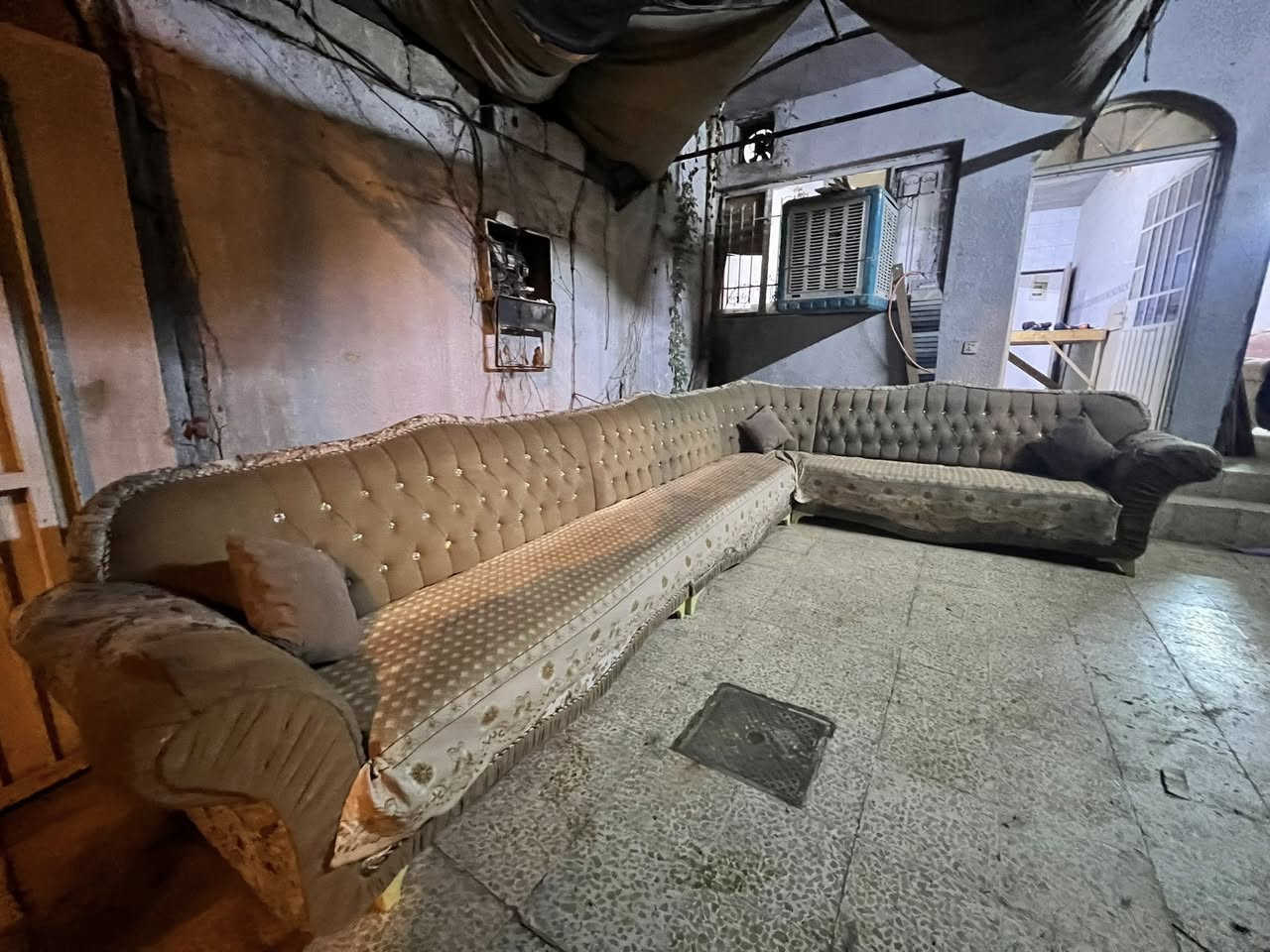 ديوان للبيع مابي اي عيب حيل نضيف ٧امتار ونص للتواصل :***********وبي واتساب
