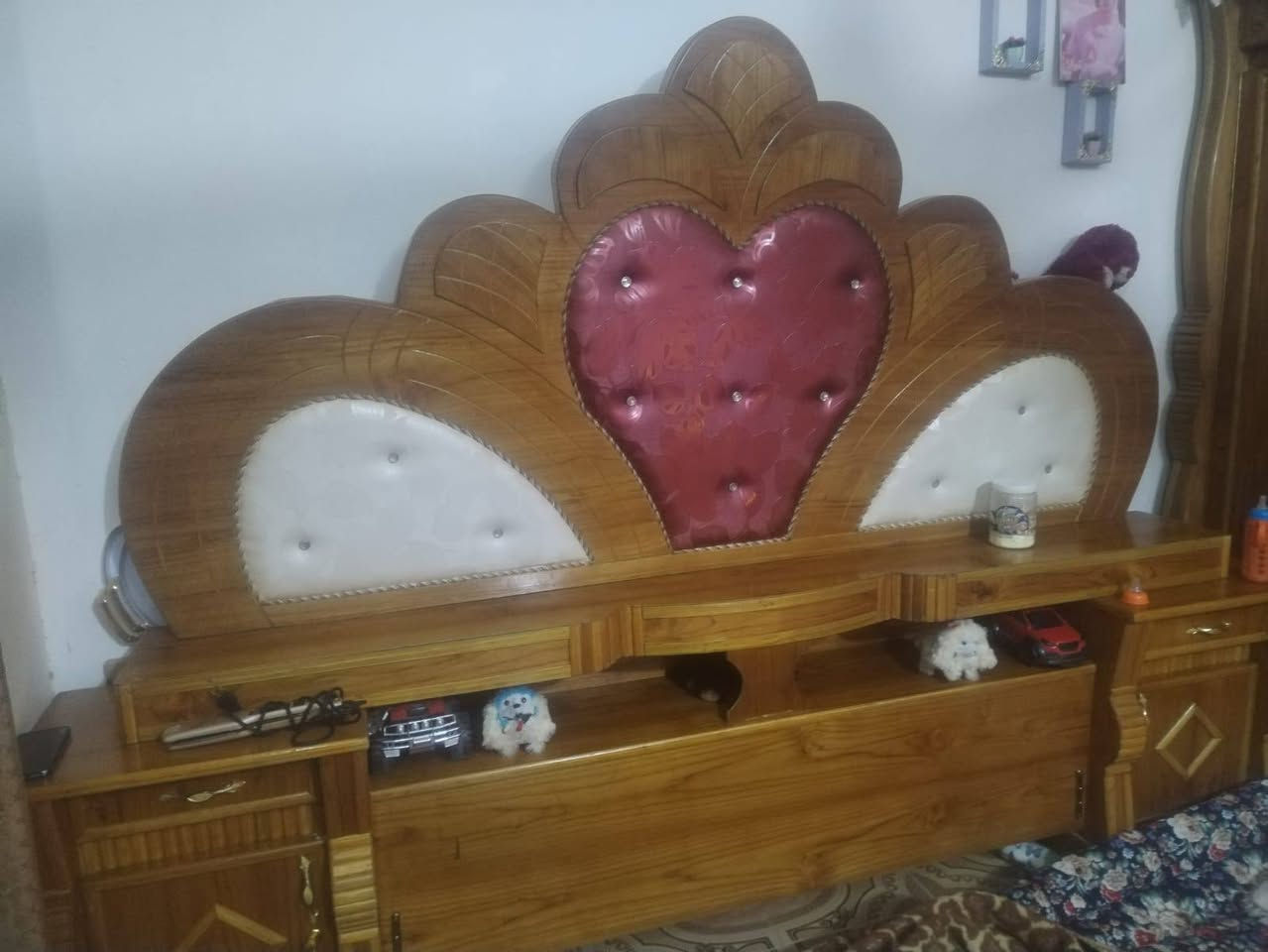 السلام عليكم
غرفة نوم اخشاب قوي 
شغل الحله
الغرفة نضيفة ومستخدمه فتره قليلة
كاملة مع كل الملحقات
للاستفسار
***********
متواجد على الوتساب عمارة, ميسان
