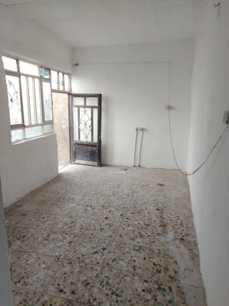 سلام عليكم ورحمة الله وبركاتة مكلف بي نشر بيت مية مربعة إيجارة ١٢٥ مقدمة ٣اشهر بيت مغسول وجاهز السكن ماي مولدة وطني بل باب اتصال ***********
