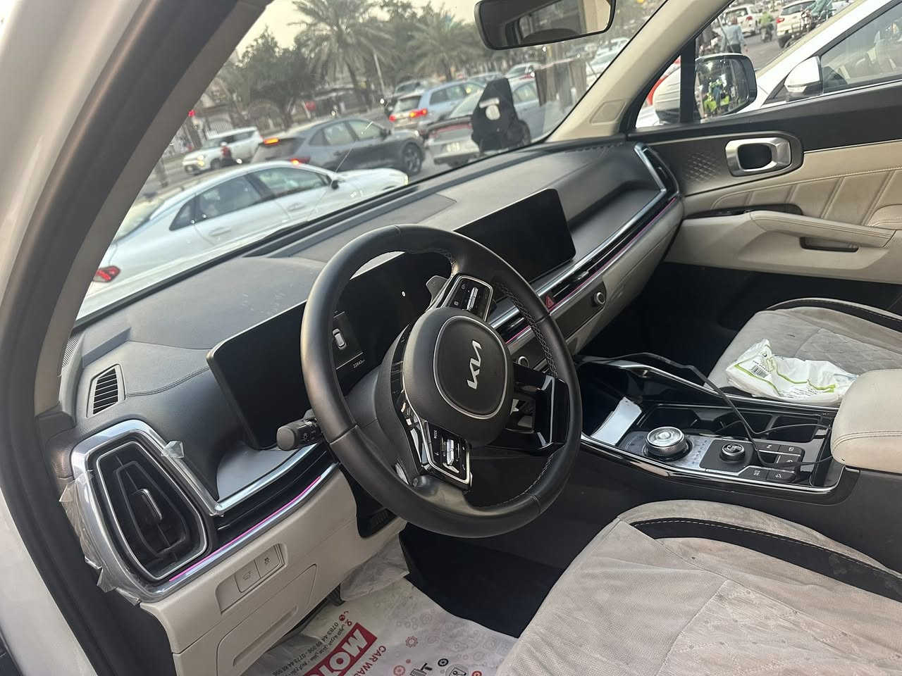 السلام عليكم سورنتو خليجيه سياره كفاله عامه مال بيت ماشيه ٢٢ الف أربعه سلندر فول موصفات عدا الفتحه *********** السعر ٢٨ بيه مجال قليل
