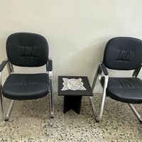 للبيع ٣ كراسي وميز وطبله وبوفيه  ب530 الف وبي مجال حك الجيه 0772183758...